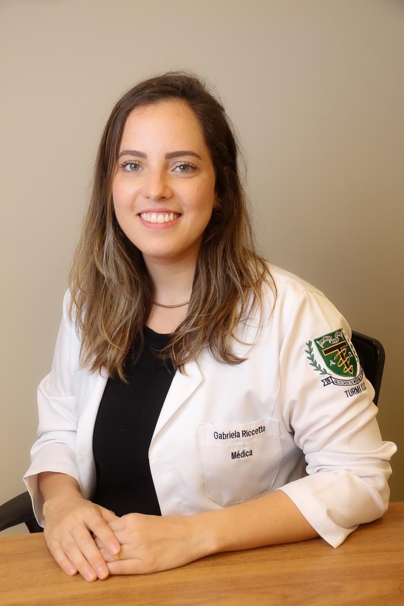 Dra. Gabriela Riccetto em consulta