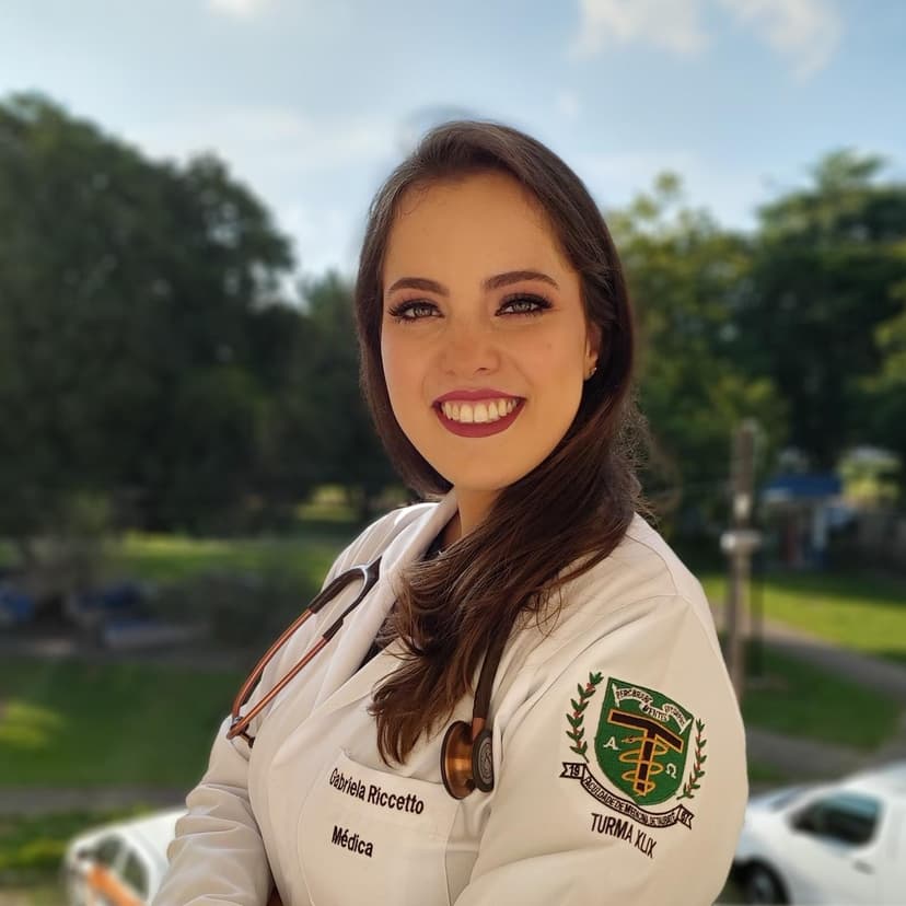 Dra. Gabriela Riccetto em consulta